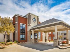 Howard Johnson by Wyndham Oacoma Hotel & Suites，位于Oacoma的酒店