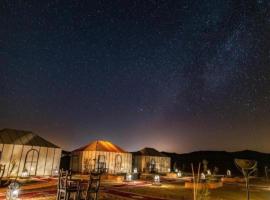 Merzouga Lovely Luxury Camp，位于梅尔祖卡的酒店