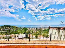DIMORA Concept - Casa Saracena - Sea View, Terrace and Free Parking，位于Ranzi的酒店