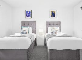 Two Bedrooms Apartment - Parking - Netflix - Cradley Heath 51C，位于Netherton的酒店