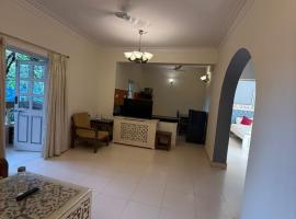 Candolim 2bhk apartment Goa，位于Aguada的酒店