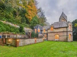 19th Century Manor with Hot Tub