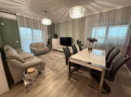 Premium Apartment，位于克拉约瓦的带泳池的酒店