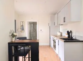 Foothills Haven - Private Garden Apartment near Luas & Trails