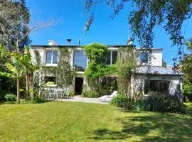 Grande maison avec extension d'architecte à 700m de la plage