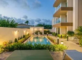 NEW 1B1BA Spacious Condo w/Pool, GYM @ Palm Beach!