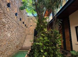 Hotel Travertino，位于梅里达的酒店