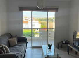 IRIS VILLAGE, NEAR KINGS AVENUE MALL - By IMH Travel & Tours，位于帕福斯的酒店