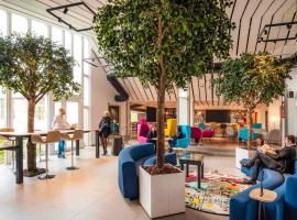 Novotel Metz Amn&eacute;ville，位于迈济耶尔莱梅斯的带泳池的酒店