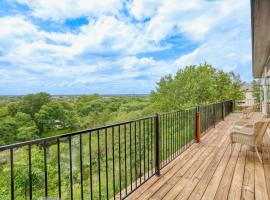 Spacious Gruene Home on the River，位于格伦的酒店