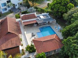 Villa Campestre Eagle，位于吉拉尔多特的酒店