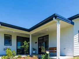 Tranquil Country Escape With Scenic Views