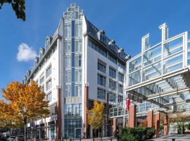 柏林滕珀尔霍夫美居酒店，位于柏林的酒店