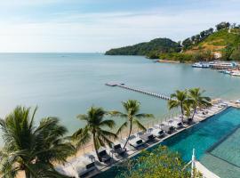 Hotel Tide Phuket Beachfront，位于普吉镇的带泳池的酒店