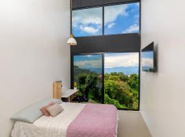 Private Room C with Mountain Views in Grecia，位于Trojas的酒店