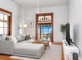 Seavista on the Esplanade - Sunlit Beachfront Escape