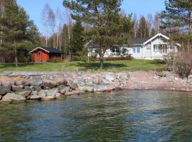Villa Solstrand，位于Fagerlund的度假屋