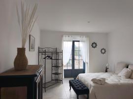 Ker Loal，位于Romazy的酒店