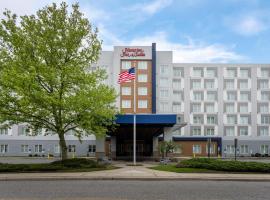 Hampton Inn & Suites By Hilton- Newark Airport Elizabeth，位于纽瓦克的酒店