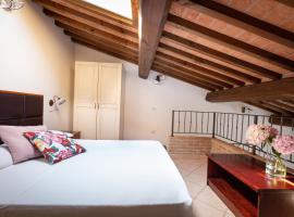 Hotiday Apartments Costa degli Etruschi，位于瓦达的酒店