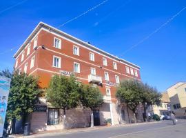 Hotel Centrale，位于皮昂比诺的酒店