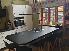 Cozy Newly Renovated Tiny House near Randers，位于兰讷斯的小屋