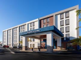 南水牛城/I-90希尔顿恒庭酒店，位于西塞尼卡的酒店