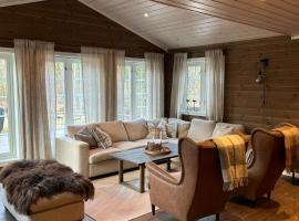 Nordre Hella - cabin with Jacuzzi with 4 bedrooms，位于Fossby的带热水浴缸的酒店