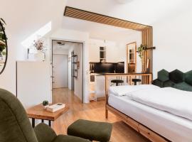 Hike & Ski-in Ski-out Mountain View Apartment for Family & Friends，位于茵特斯托德的酒店