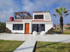 Casa con Piscina privada y a pasos de la playa，位于卢林的酒店