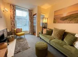 Pass the Keys Cosy Romantic Getaway with Hot Tub