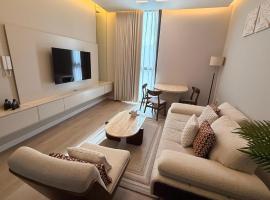 1 BR Luxury Apt by AJ Aljada，位于沙迦的豪华酒店