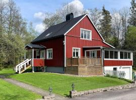 Cozy 2-Bedroom Apartment in the Alps，位于Vasared的酒店