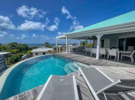 Villa avec piscine et vue mer 12 personnes - GPSA83，位于Fouché的酒店