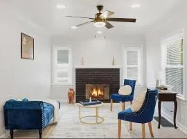 The Sunset Getaway, Modern 3BR w Deck Minutes from I-65, Fenced Yard