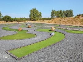 Holiday home on a holiday park in Ebeltoft，位于埃贝尔托夫特的酒店