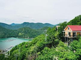 Simple Island Villa Surrounded by Nature Peaceful Stay，位于Bizen的酒店