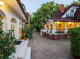 巴拉同柏格拉塔特别墅酒店