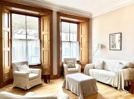 Coastal Escape 3 Bed Apartment Near the Beach