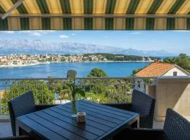 Amazing Apartment In Selca With Wifi