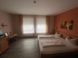 Hotel Casa Nostra，位于施洛斯霍尔特-斯图肯布罗克的酒店