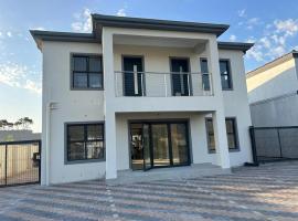 Bokwe's Guest House- Cape Town，位于戈登湾的酒店