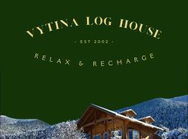 Vytina log house，位于维蒂纳的木屋
