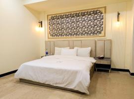 Hotel SkyLit，位于Goth Godar的酒店