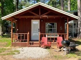 Incredible Lakefront Cabin for a Wonderful Family Adventure in Nature in Hemphill, Texas