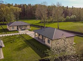 Kintu Perlas Villa - with optional Hot Tub on request，位于Kintai的酒店