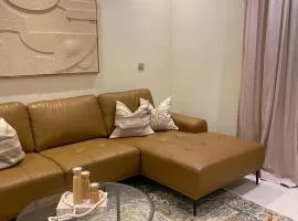 شقة بغرفتي نوم وغرفة معيشة