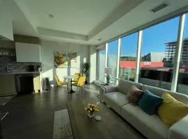 Spotless & Bright 1 BR downtown with private patio