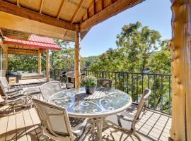Grand Lake Waterfront Getaway with Boat Slip!，位于Eucha的酒店