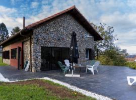 Chalet en Duyos, mar y montaña，位于卡拉维亚的酒店